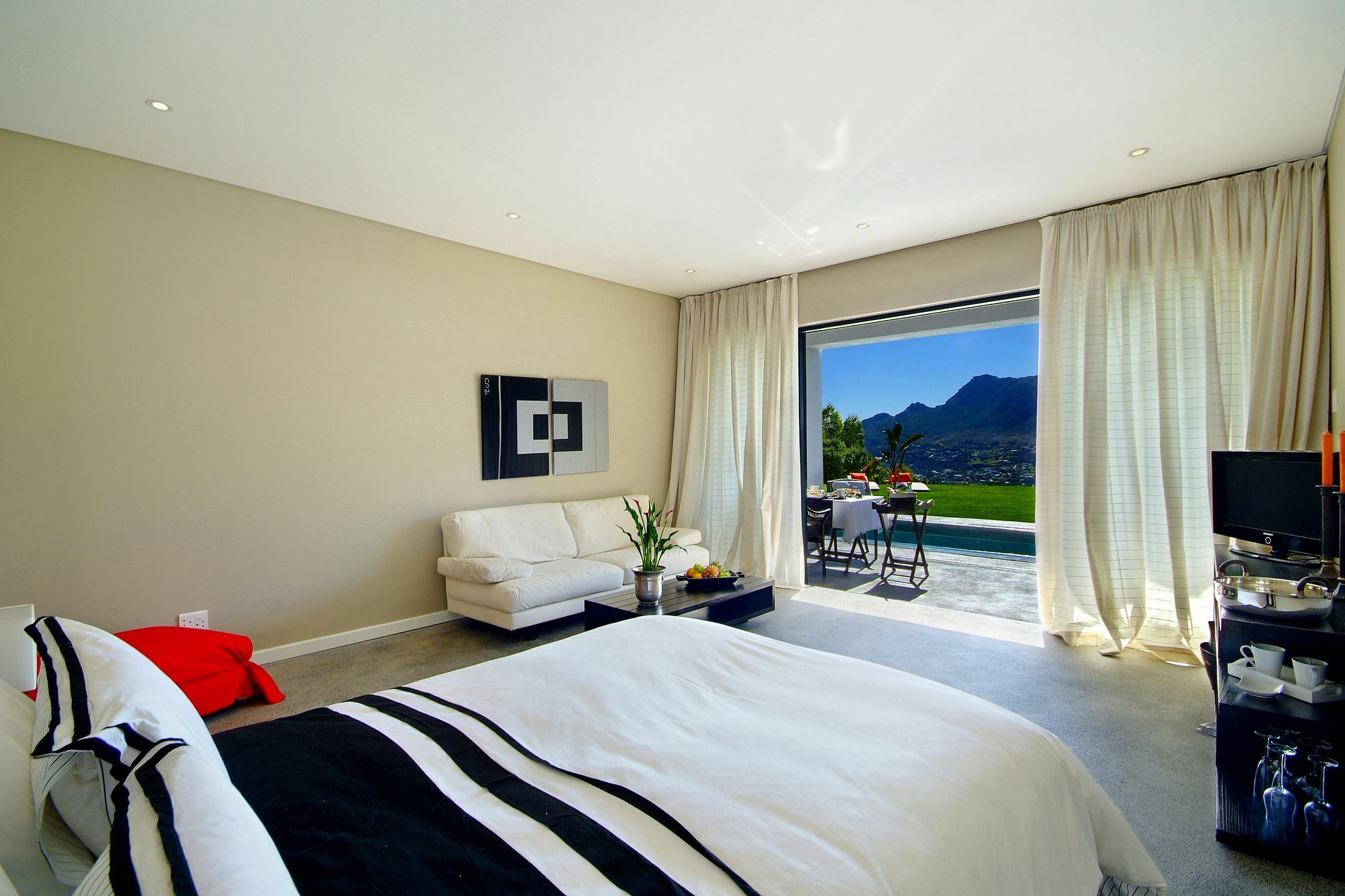 The Platinum Boutique Hotel Хаут Бей Екстериор снимка