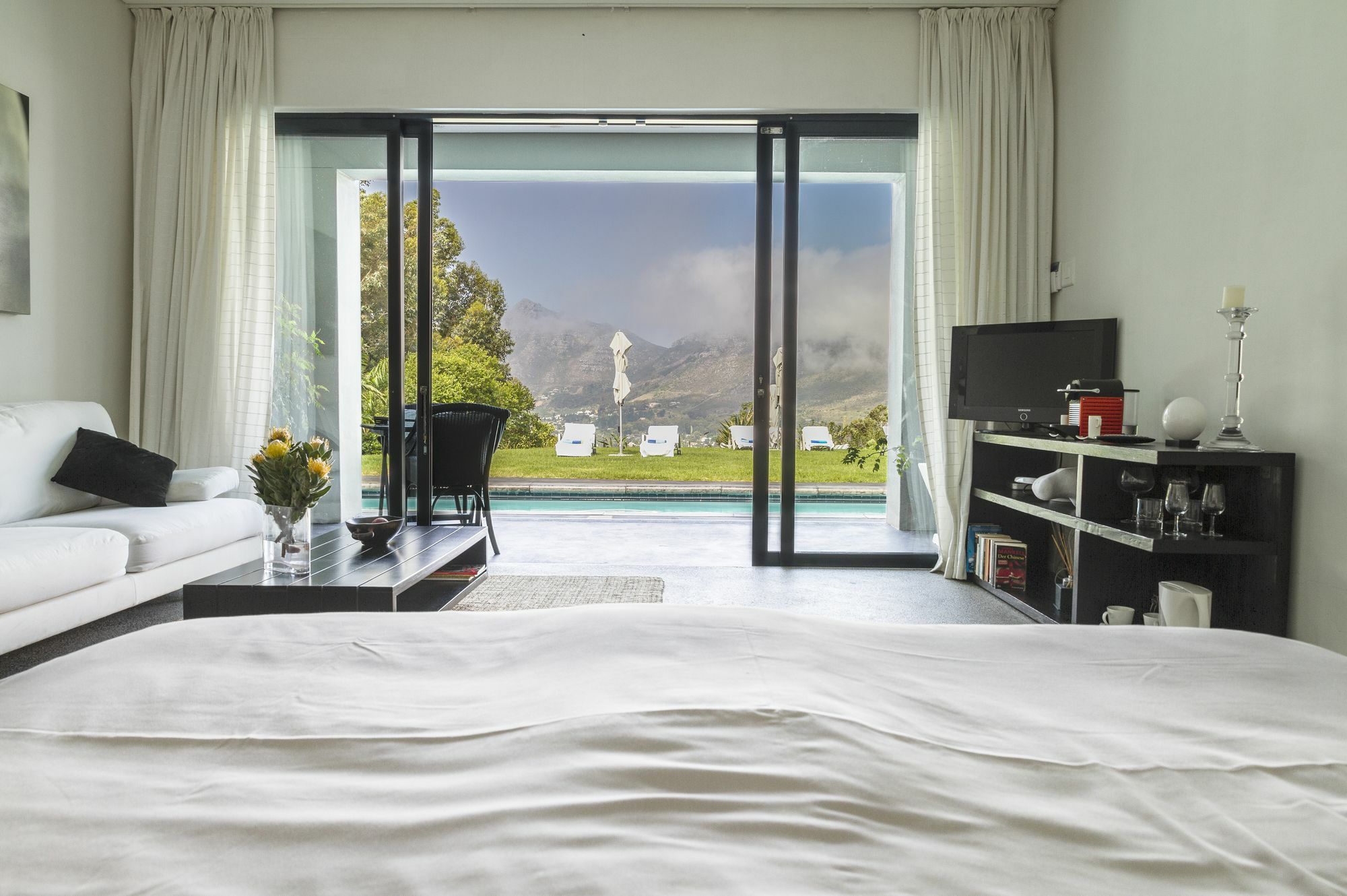 The Platinum Boutique Hotel Хаут Бей Екстериор снимка